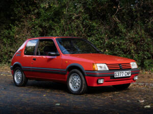 Imagen 1/19 de Peugeot 205 GTi 1.6 (1989)