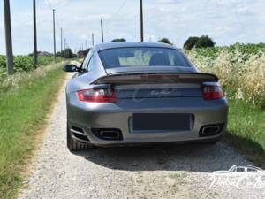 Bild 17/30 von Porsche 911 Turbo (2007)