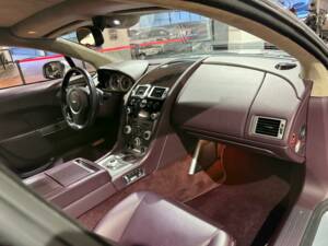 Immagine 17/42 di Aston Martin Rapide (2011)