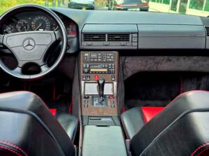 Image 24/61 of Mercedes-Benz SL 320 &quot;Mille Miglia&quot; (1995)