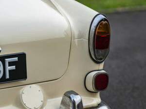 Image 27/50 of Volvo P 123 GT (1968)