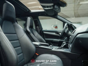 Bild 19/24 von Mercedes-Benz C 63 AMG T (2010)