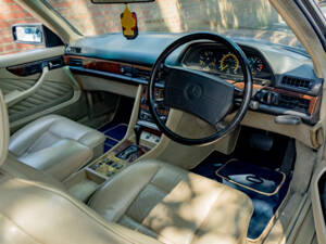 Image 14/50 of Mercedes-Benz 500 SEC (1989)