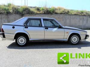 Afbeelding 7/10 van Alfa Romeo 75 1.8 Turbo (1988)