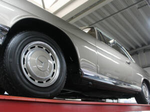 Image 7/50 of Mercedes-Benz 280 SE (1968)