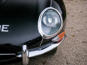 Image 15/50 de Jaguar E-Type (1967)