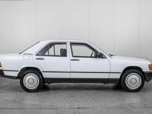 Image 11/50 de Mercedes-Benz 190 D (1986)