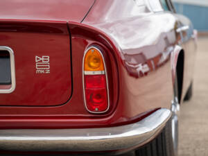 Afbeelding 12/14 van Aston Martin DB 6 Mk II (1970)