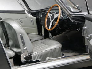 Image 13/18 of Aston Martin DB 4 Vantage (1963)