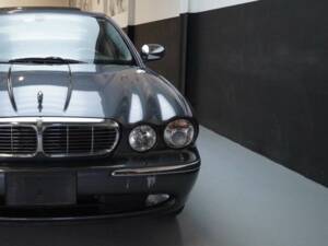 Image 30/50 de Jaguar XJ 8 4.2 (2005)