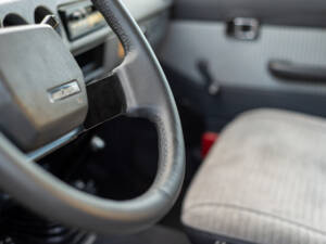 Image 75/100 of Toyota Land Cruiser HJ61 GX (1987)