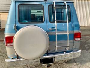 Image 2/20 of Chevrolet Van (1988)