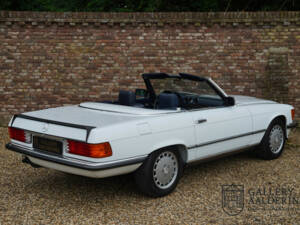 Image 2/50 of Mercedes-Benz 500 SL (1988)