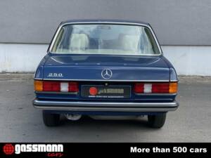 Image 7/15 of Mercedes-Benz 250 lang (1985)