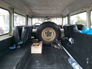 Image 2/30 of Land Rover 109 (1980)