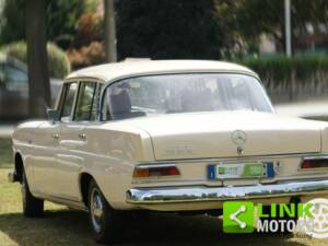 Immagine 7/10 di Mercedes-Benz 200 D (1967)