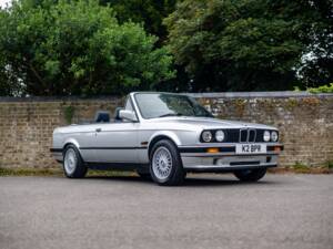 Image 30/45 of BMW 318i (1993)