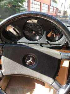 Image 30/53 de Mercedes-Benz 380 SL (1988)