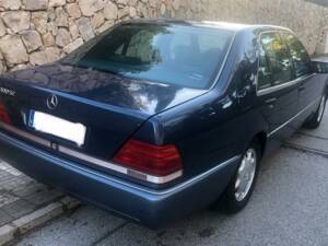 Image 16/25 of Mercedes-Benz 300 SE (1993)