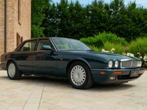 Afbeelding 2/50 van Jaguar XJ6 3.2 (1995)