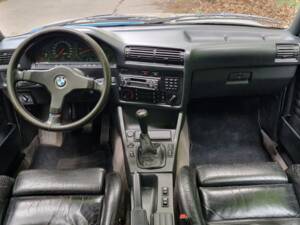 Image 14/70 of BMW M3 (1990)