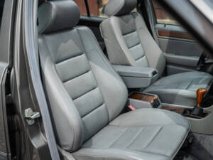 Image 36/66 of Mercedes-Benz 200 TE (1989)