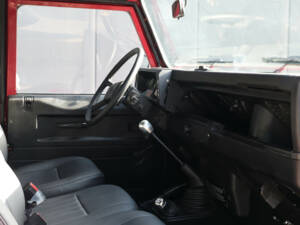 Image 30/38 of Land Rover 110 (1989)