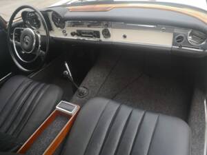 Image 24/47 of Mercedes-Benz 230 SL (1964)