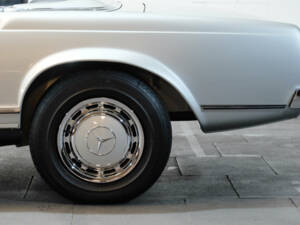 Image 13/36 of Mercedes-Benz 280 SL (1969)