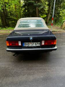 Image 4/17 of BMW 325i (1987)