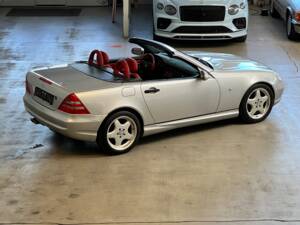 Afbeelding 31/40 van Mercedes-Benz SLK 230 Kompressor (1998)