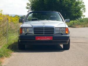 Image 10/50 de Mercedes-Benz 320 CE (1994)