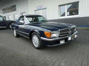 Image 1/26 of Mercedes-Benz 500 SL (1988)