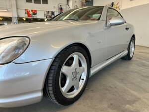 Image 11/40 of Mercedes-Benz SLK 230 Kompressor (1998)