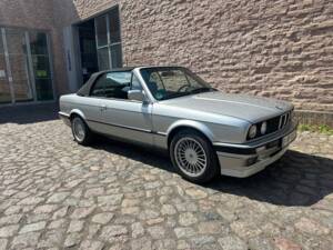 Image 8/29 of BMW 318i (1991)