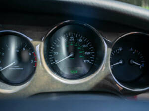 Image 30/33 of Jaguar XK8 4.0 (1999)