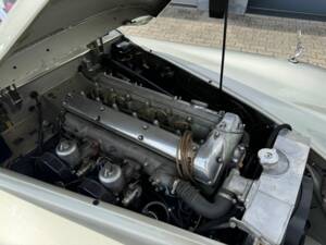 Image 16/17 of Jaguar XK 120 SE OTS (1953)