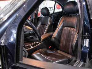 Bild 13/18 von Mercedes-Benz C 32 AMG (2001)