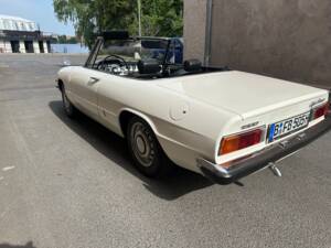 Image 4/63 of Alfa Romeo Spider 1300 Junior (1970)
