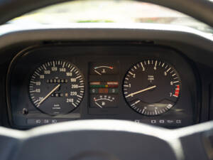 Image 43/63 of BMW 528i (1984)