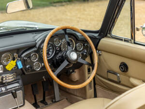 Immagine 44/57 di Aston Martin DB 6 Volante (1969)