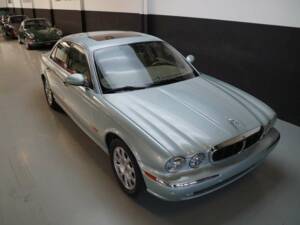 Bild 25/50 von Jaguar XJ 8 4.2 (2004)