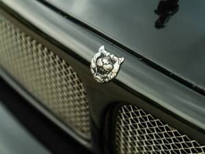 Image 22/50 of Jaguar XJR 4.0 (2000)