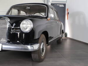 Image 4/37 of Mercedes-Benz 180 Db (1961)