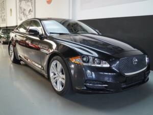 Image 2/32 of Jaguar XJ 5.0 (2011)