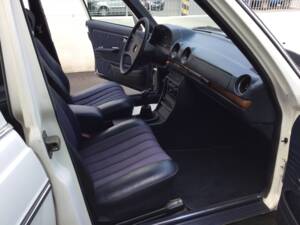 Immagine 15/39 di Mercedes-Benz 240 TD (1983)