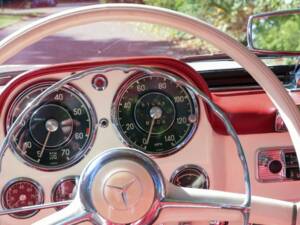 Image 24/50 of Mercedes-Benz 190 SL (1960)