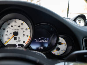 Image 38/50 of Porsche 911 GT2 RS Weissach (2018)