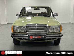 Image 2/15 de Mercedes-Benz 200 D (1978)