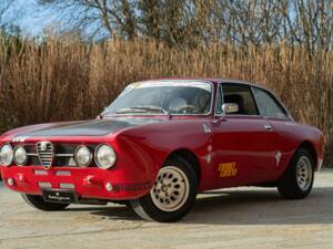 Image 10/50 of Alfa Romeo 2000 GT Veloce (1973)